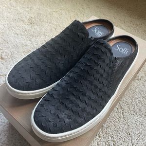 New in box Sofft Somers III black slip on sneakers